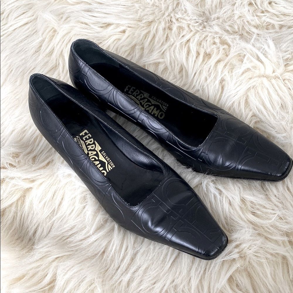 Salvatore Ferragamo Logo Embossed Black Leather Kitten Heel Pumps 9 Modern Chic